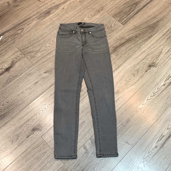 1822 Skinny Jeans - Picture 3 of 3